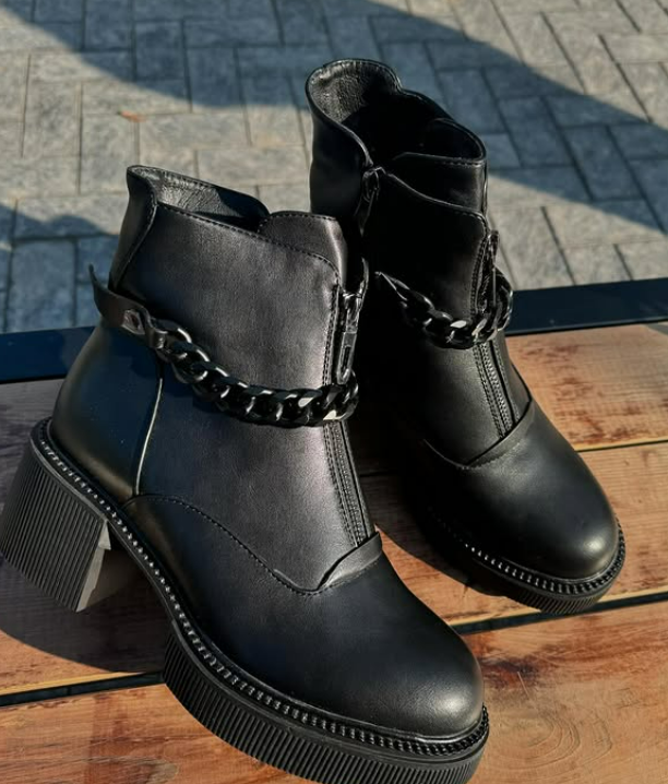 Эти зимние сапоги на небольшом каблуке объединяют элегантность и комфорт, создавая идеальный вариант для холодного сезона.🤗❤️