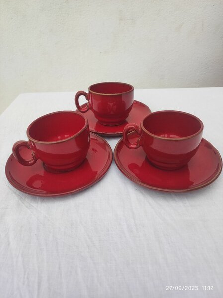 Ensemble de tasses rouges élégantes