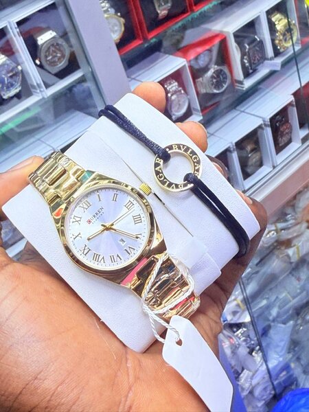 Montre en or élégante Curren