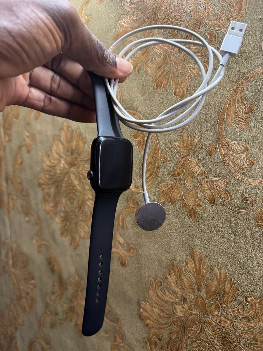 Montre connectée avec chargeur