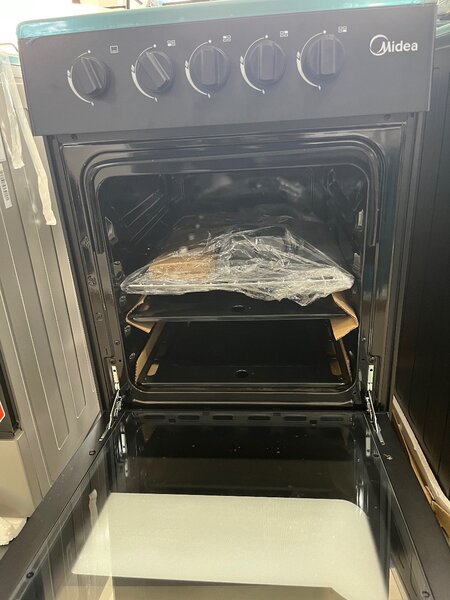 Cuisinere avec four midea