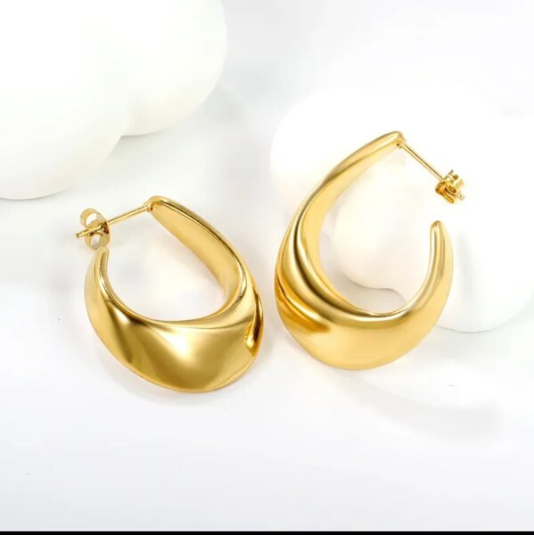 Boucles d'oreilles dorées élégantes