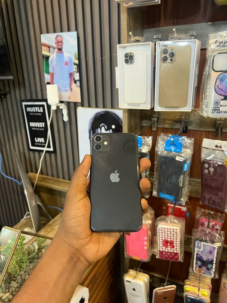 iPhone 11 64 gig 2600