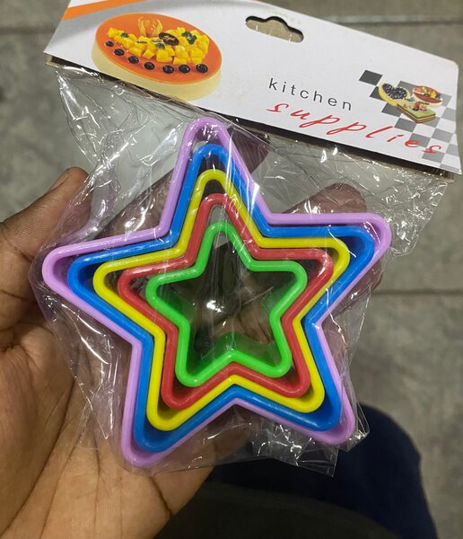 Emporte-pièces en plastique colorés