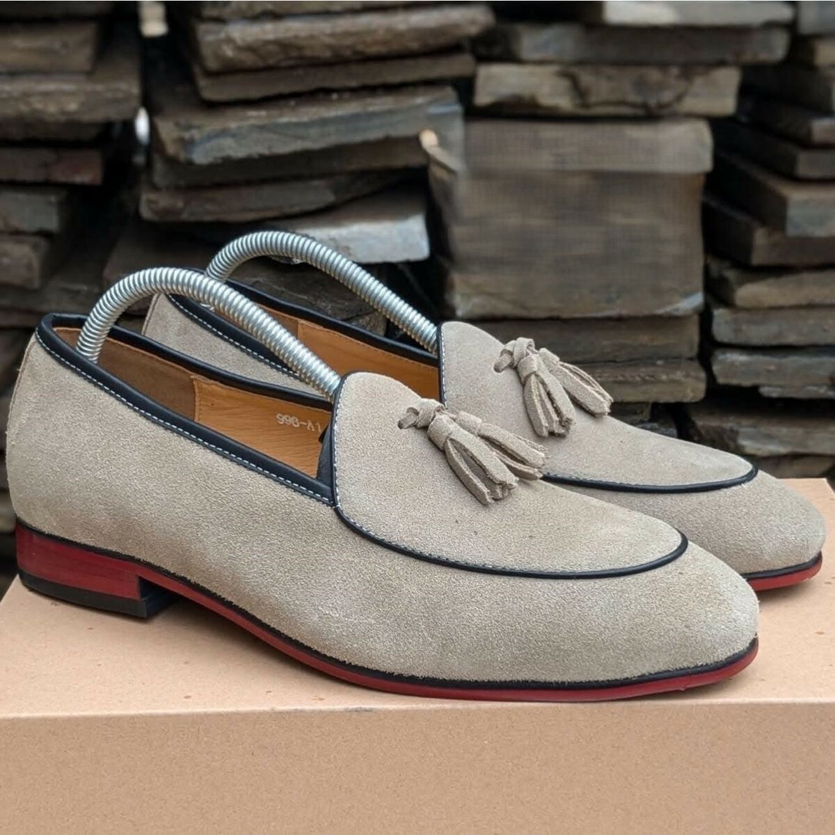 Mocassins beige avec pompon devant