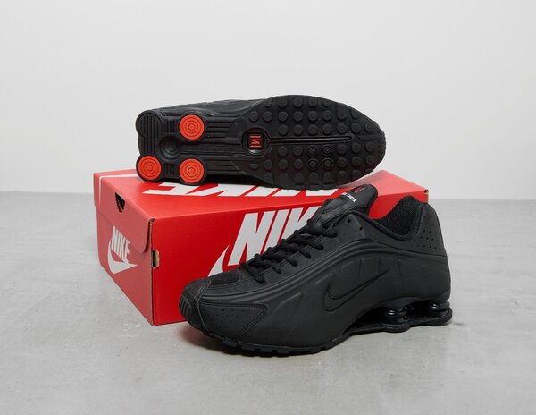 NIKE SHOX R4