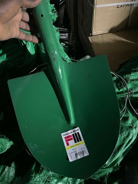 Pelle à main robuste jardin