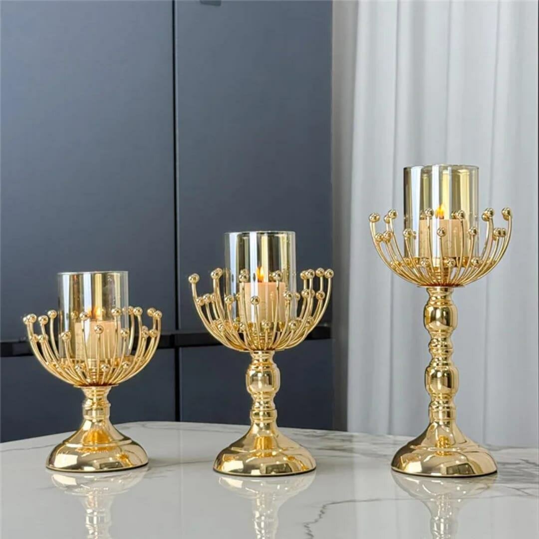 Bougeoirs dorés élégants