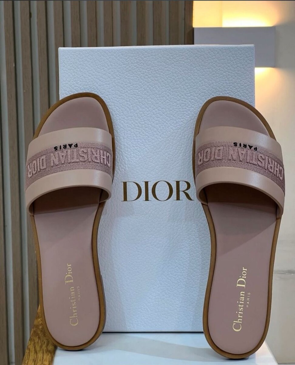 Sandales Dior en cuir élégantes