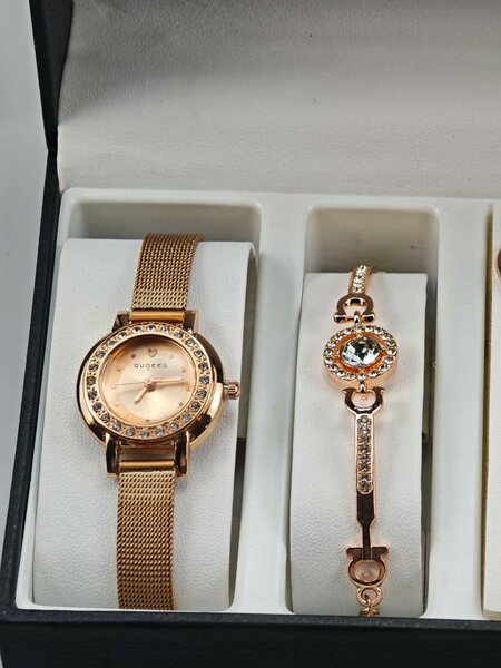 Ensemble montre et bijoux Rose