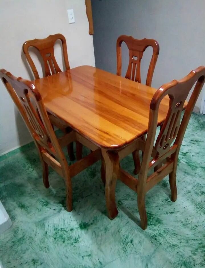 Table à manger en bois massif