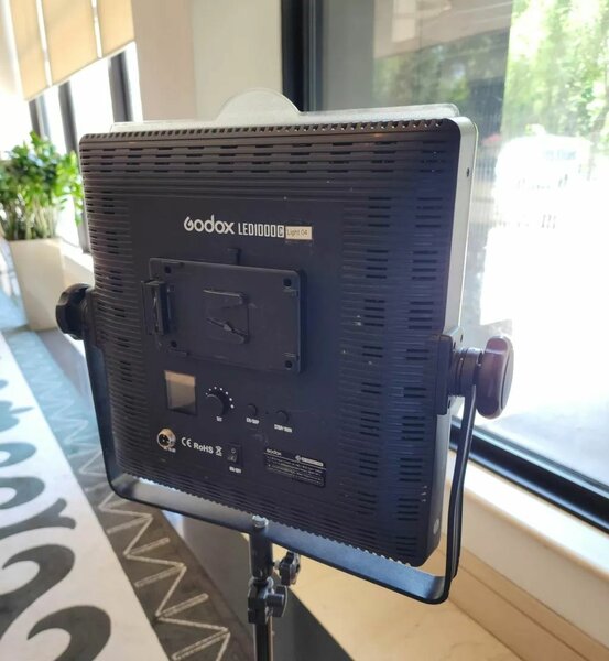 Светодиодная панель Godox LED1000C