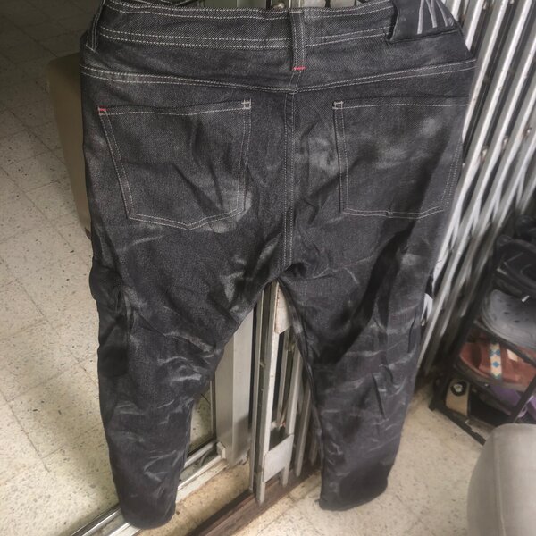 Pantalon en jean noir délavé