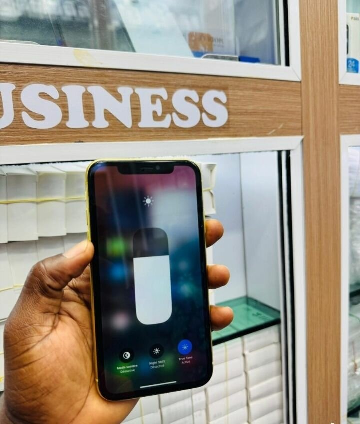 iPhone Jaune Élégant 64Go