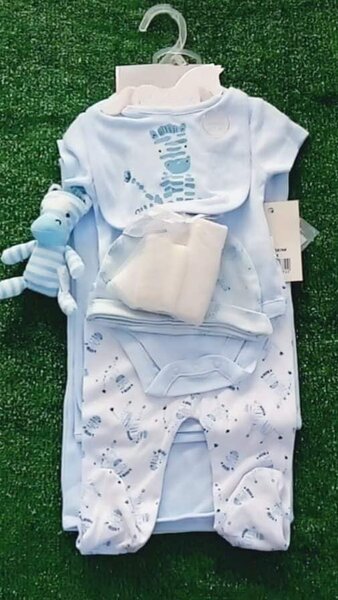 Dispo nos kit naissance de 9 pièces