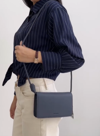 Компактные сумочки от PULL&BEAR синяя