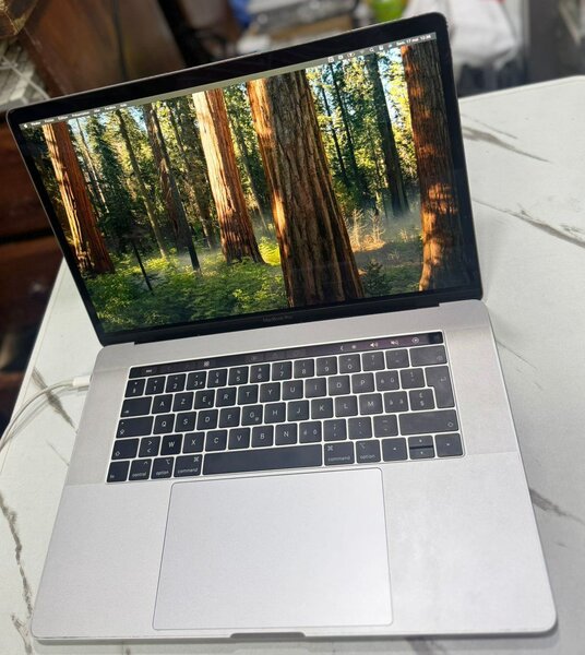 macbook pro i7 2019