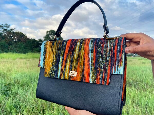 Sac à main coloré élégant