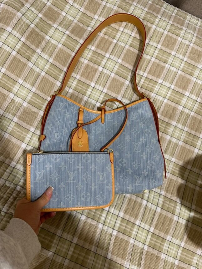 Сумка с кошельком от LV,