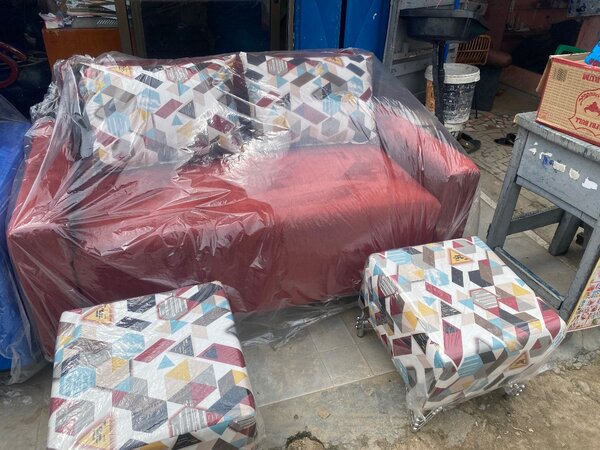 Canapé 2 places avec poufs