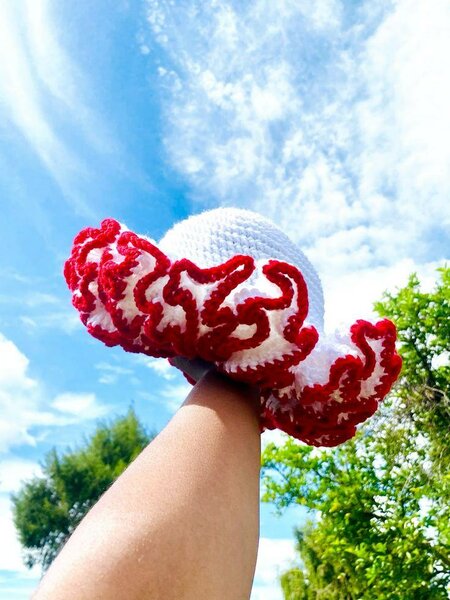 Chapeau crocheté à volants