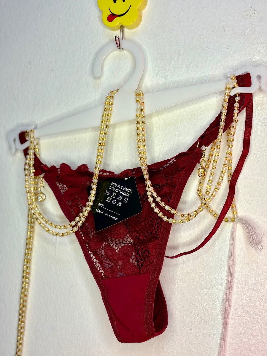 String sexy en dentelle avec perles
