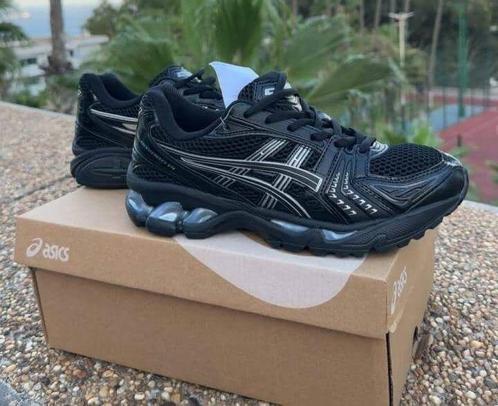 Chaussures de course légères Asics