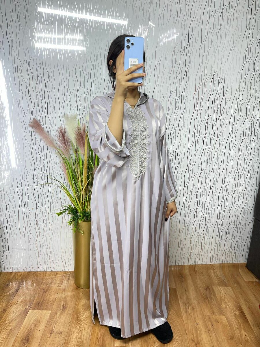 Robe longue en satin élégante