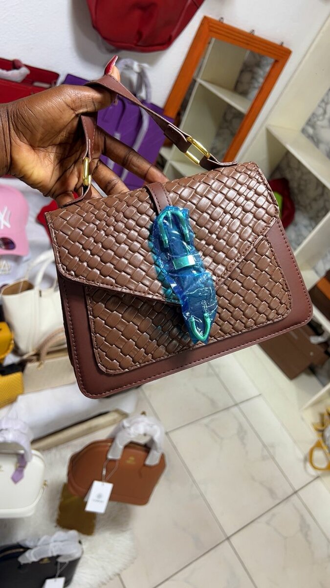 Sac à main en cuir tressé