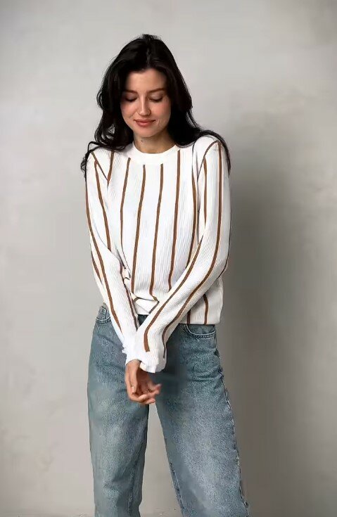 Красивая женская кофта в полоску