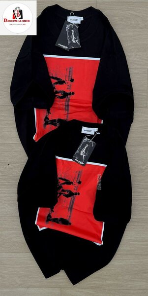 T-shirt noir imprimé rouge