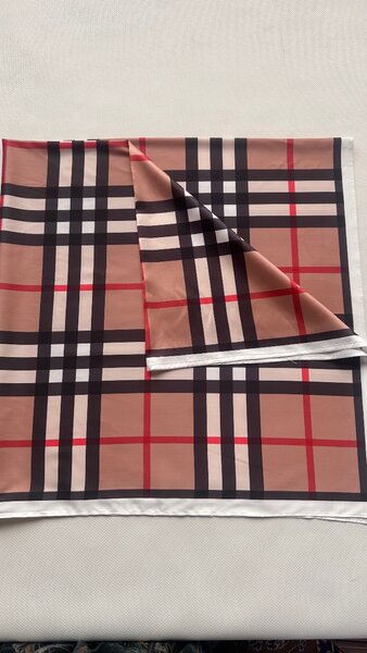 Платок шелковый , под бренд.