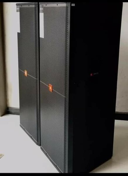 Deux enceintes colonnes JBL