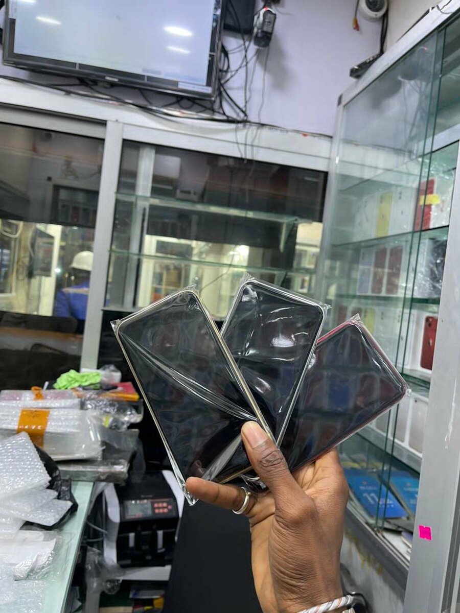 Iphone xr capacité 64 gigas casi neuf batterie 100 pourcent