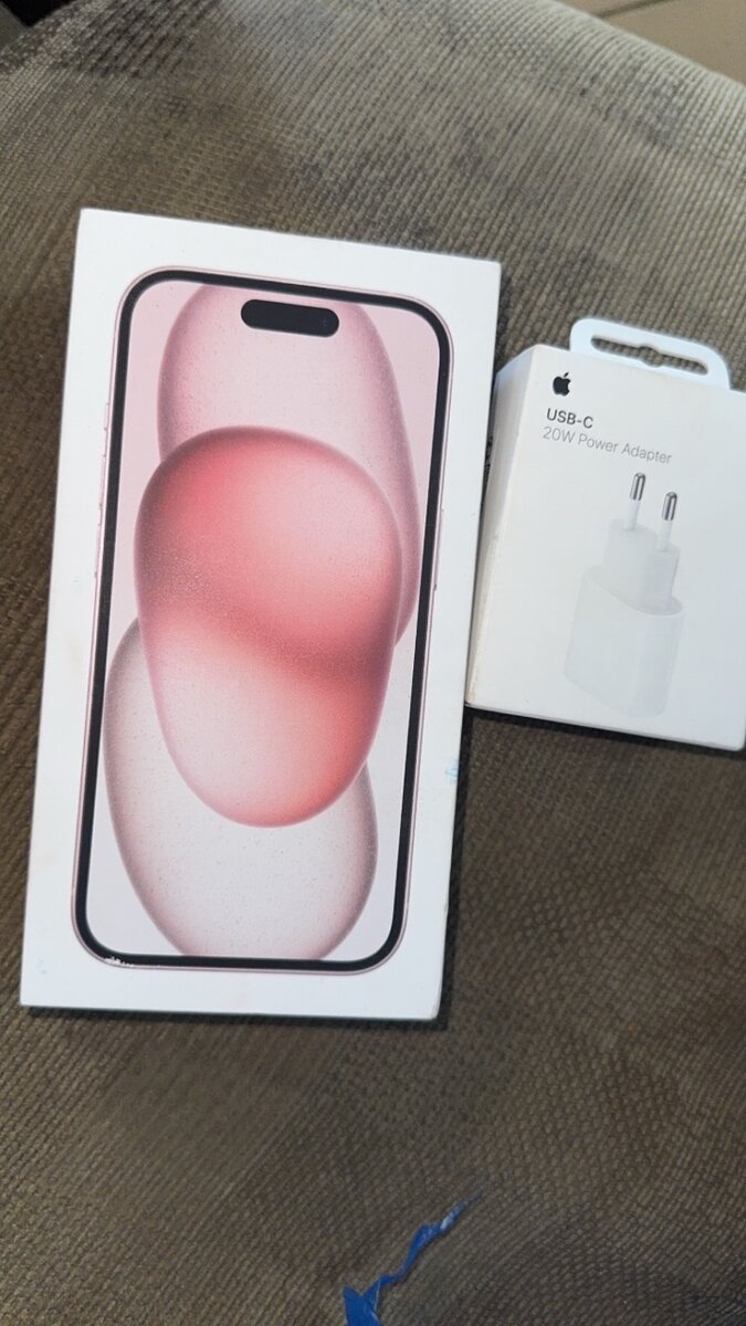 iPhone 15  rose , 128 gigas .