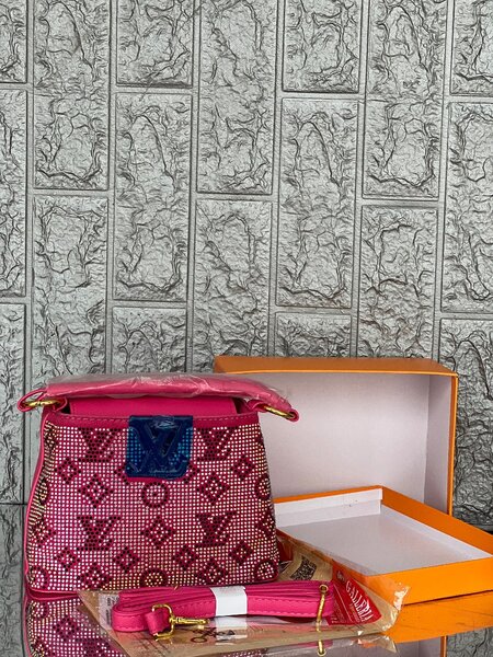 Sac à main élégant avec strass