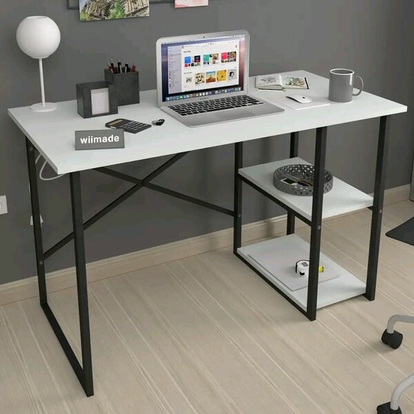 Bureau moderne avec étagères