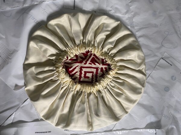 Bonnet mi-PAGNE-mi-SATIN (L)