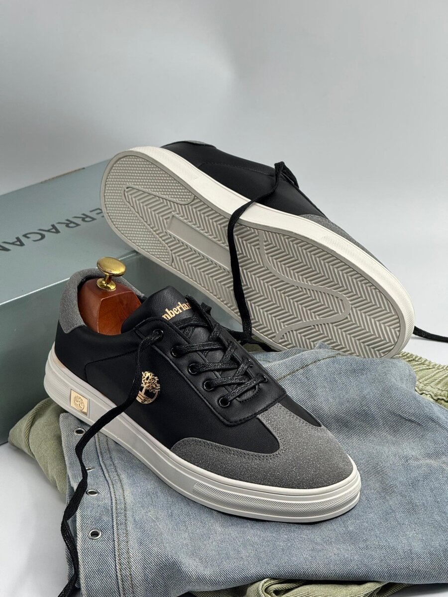 TIMBERLAND BLACK AND GREY