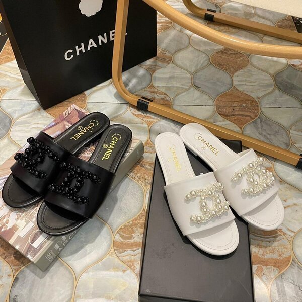 Chanel slipper
