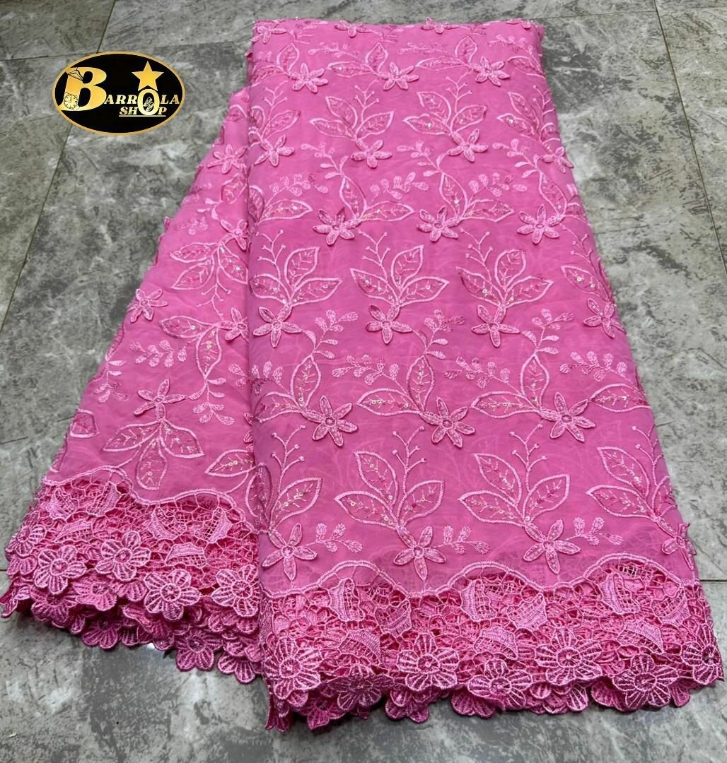 Tissu broderie floral élégant