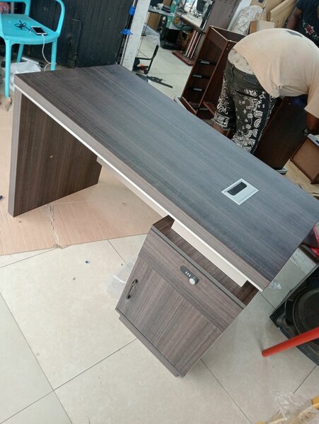 Bureau en bois moderne