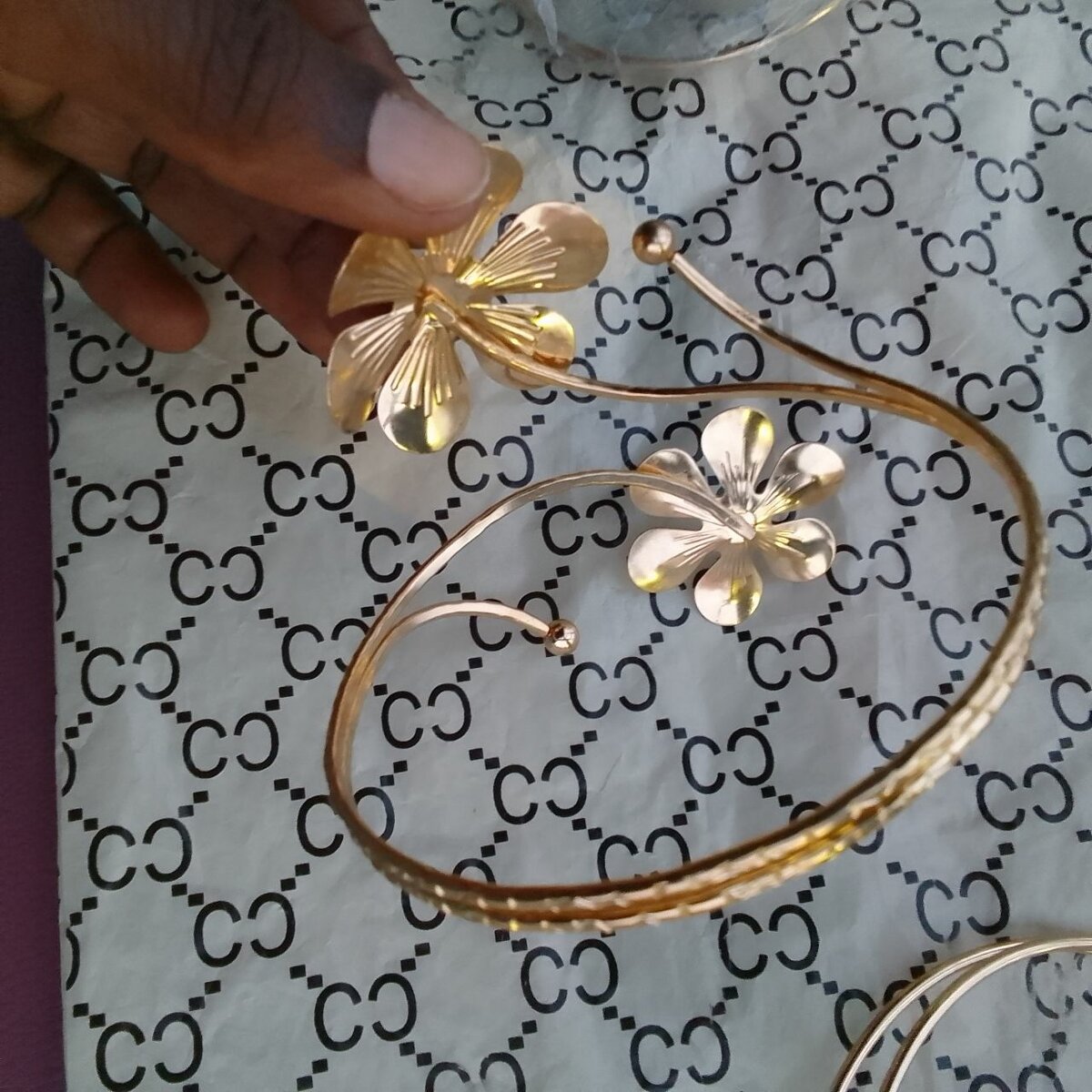 Braceletde bras motif floral