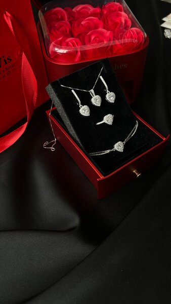 Ослепительный набор украшений