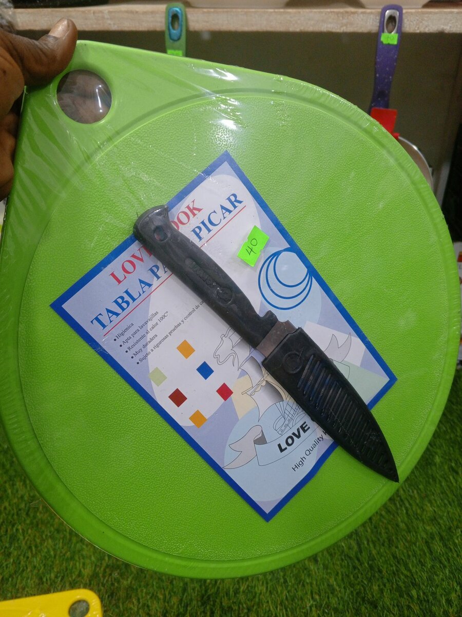 Chopping board with knife