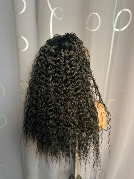 Perruque ondulée noire