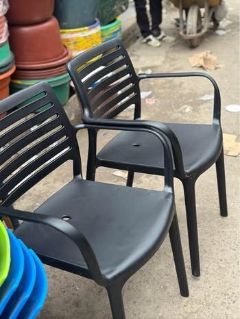 Chaise empilable d'extérieur