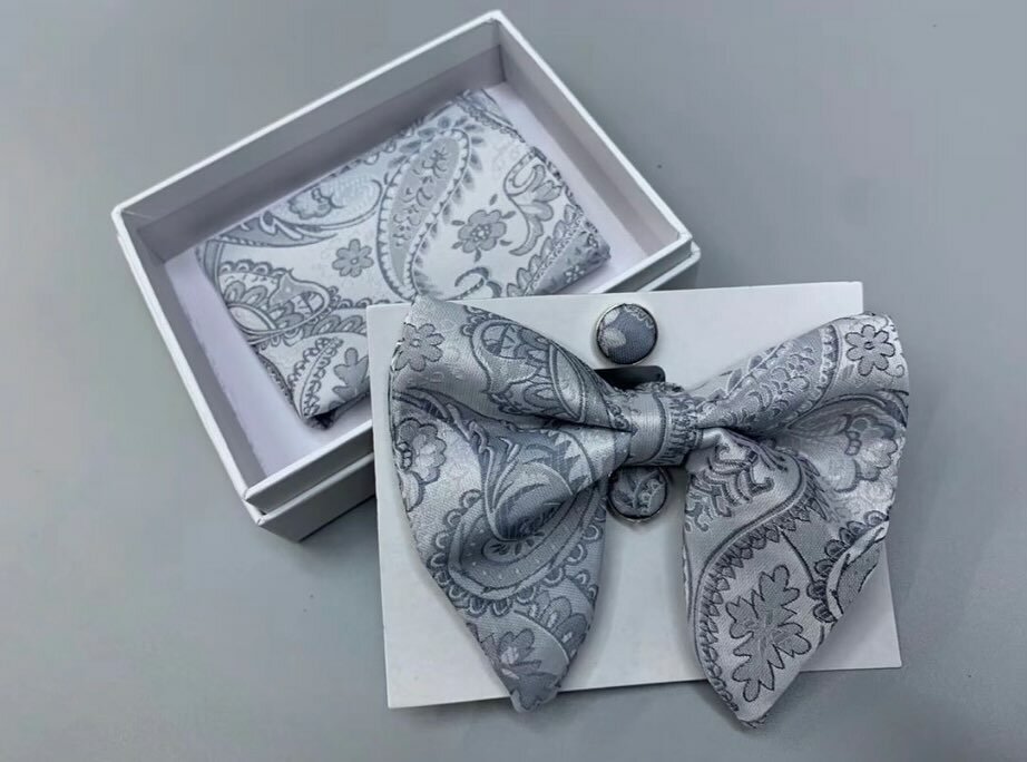  Men's bow tie with a beautiful print