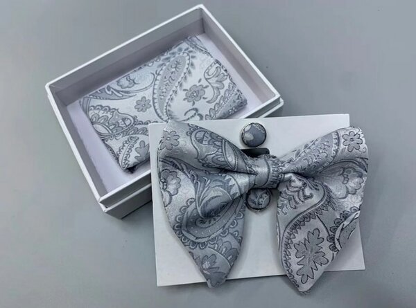  Men's bow tie with a beautiful print