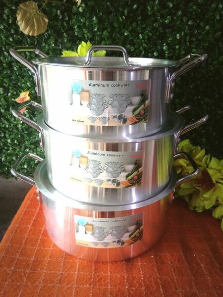 3 casseroles moyennes